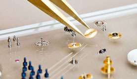 西安百达翡丽指定维修门店打开表壳